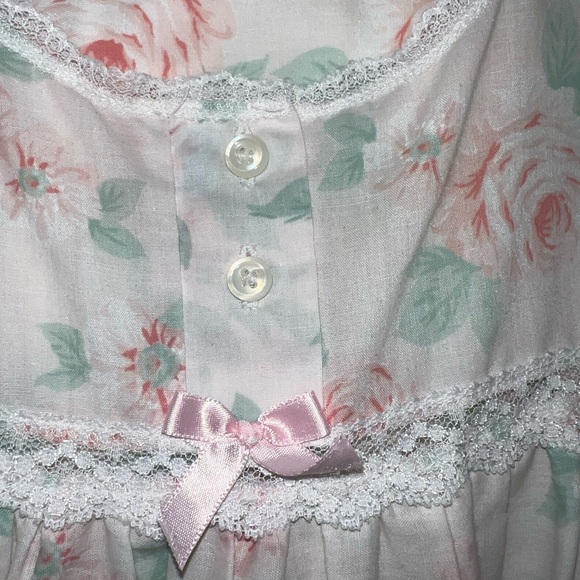 Carriage Court Nightgown - Picture 4 of 7